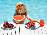 Los mejores alimentos para hidratarse y nutrirse en verano: consejos de nuestra dietista